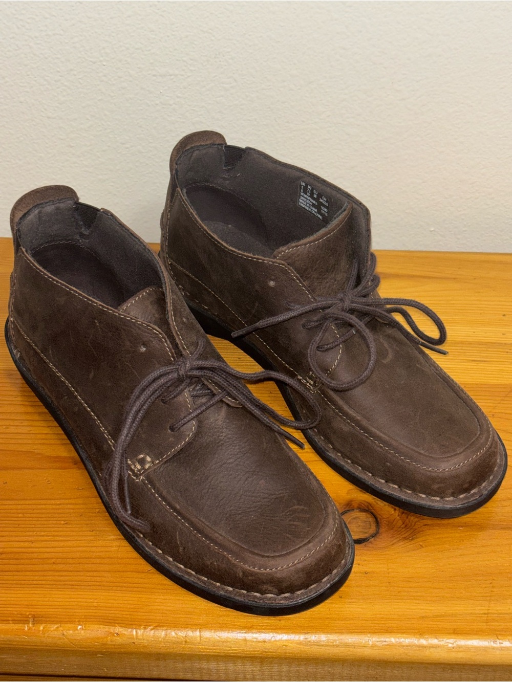 Women’s Brown Clarks Leather Chukka Boots - Casual Lace-Up 7.5W